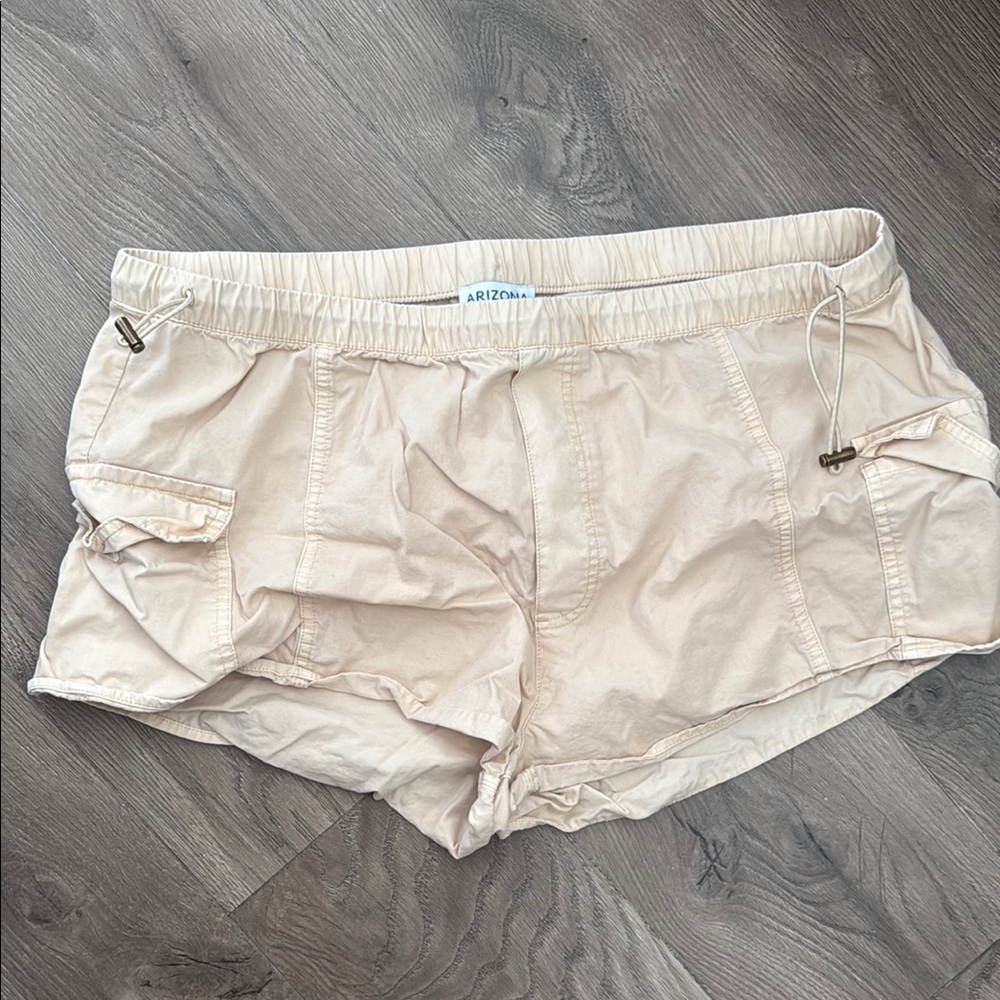 Arizona Jean Company Women's Cream Shorts